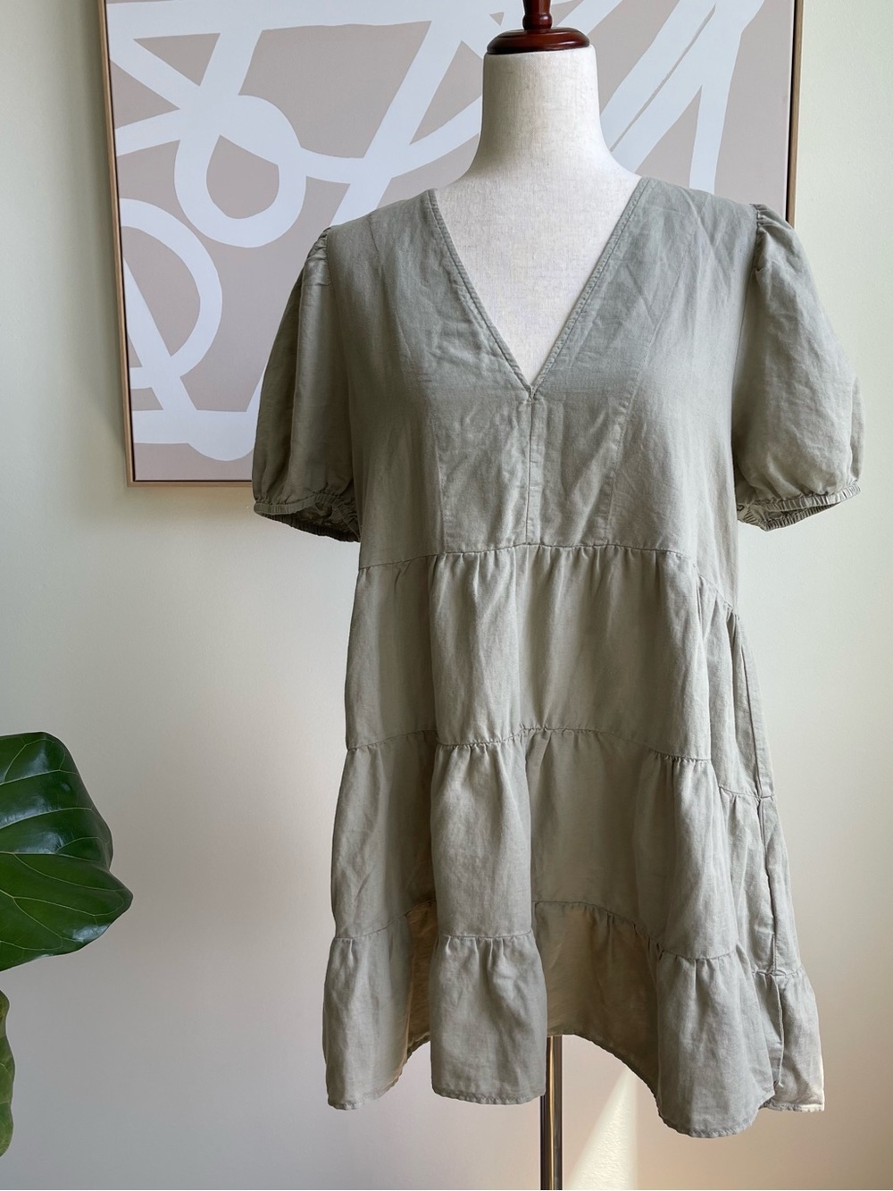 Women's Tiered V-Neck Short Sleeve Short Dress - Olive